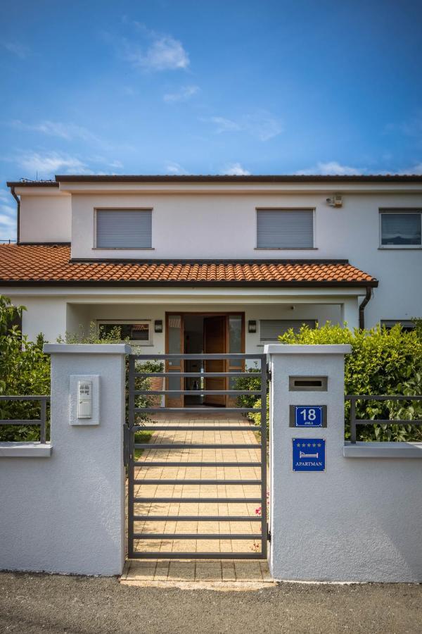 Terra Magica Deluxe Apartment Or Room With Private Parking, Terrace And Sea View Риека Экстерьер фото