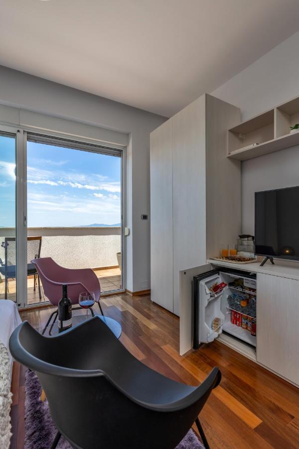 Terra Magica Deluxe Apartment Or Room With Private Parking, Terrace And Sea View Риека Экстерьер фото
