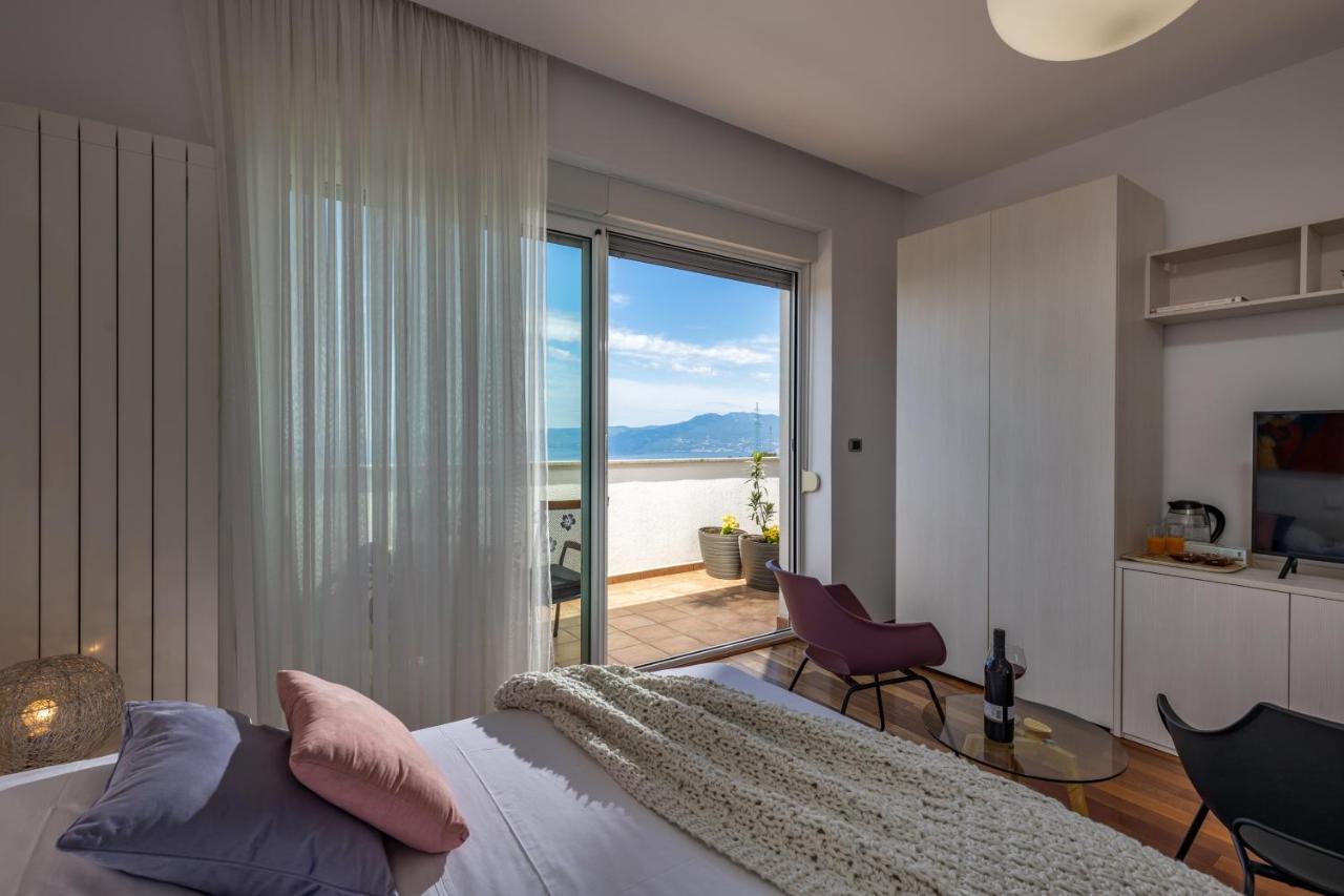 Terra Magica Deluxe Apartment Or Room With Private Parking, Terrace And Sea View Риека Экстерьер фото